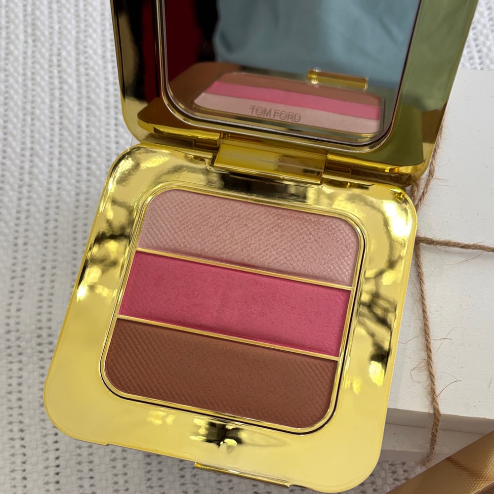 Tom Ford Contouring Compact Illuminater - Picture 3 of 7